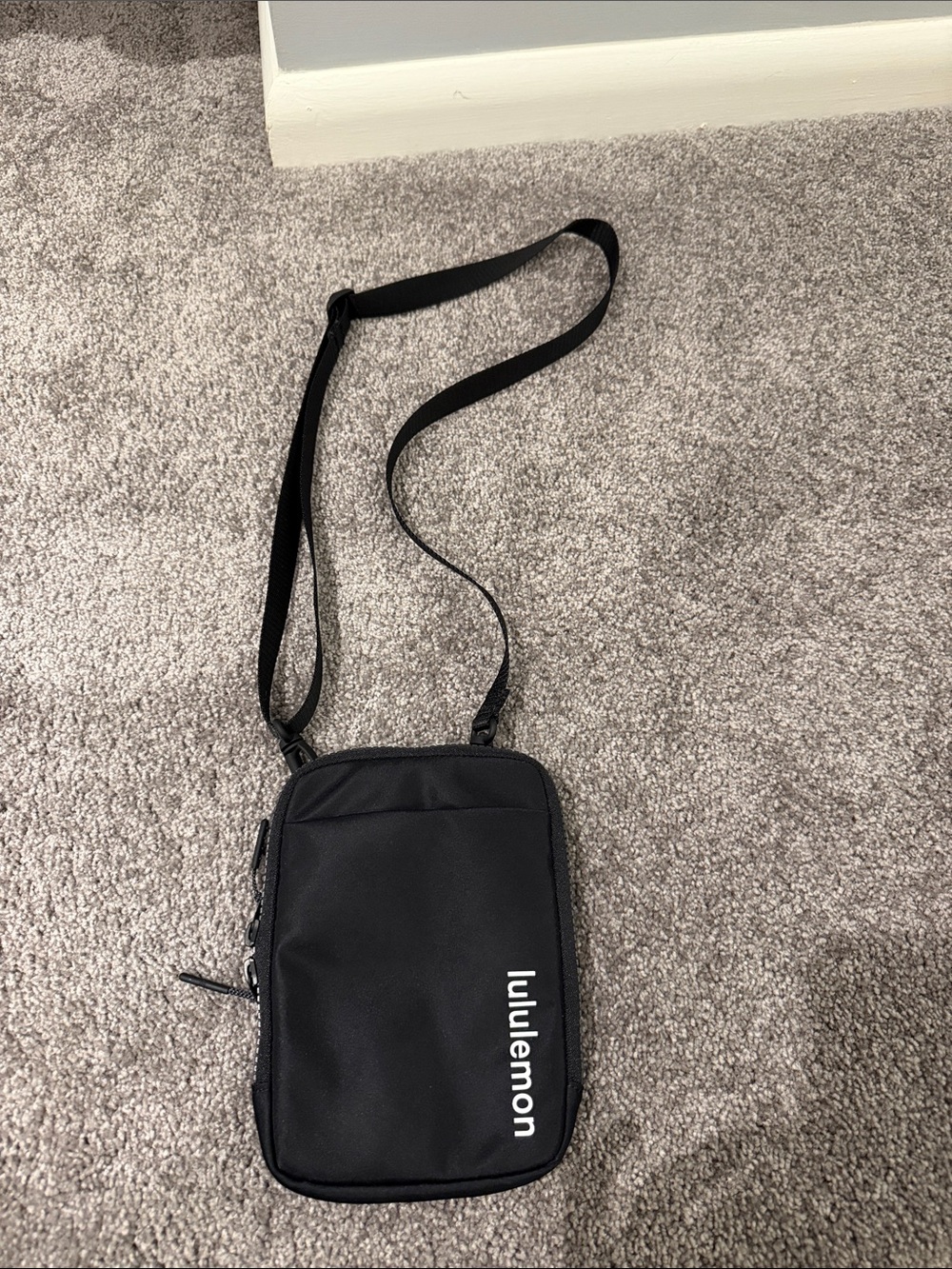 lululemon athletica Black Crossbody Phone Pouch with Adjustable Strap